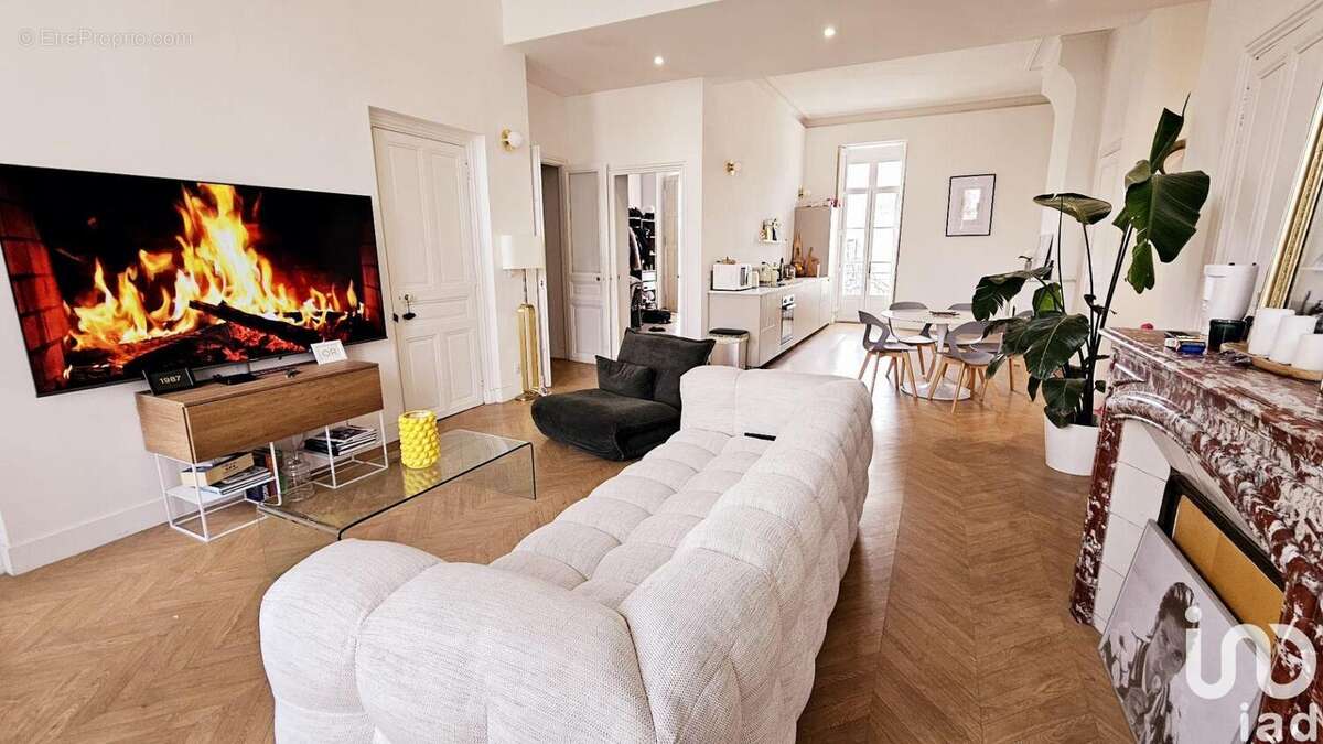 Photo 2 - Commerce à NIMES