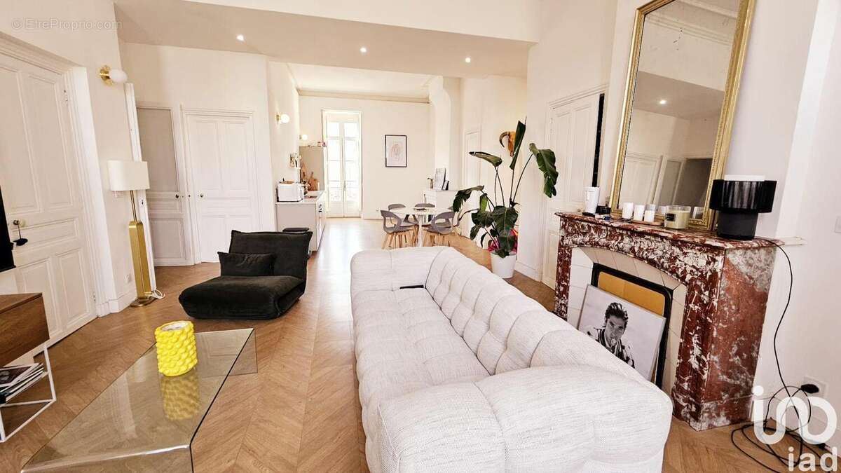 Photo 3 - Commerce à NIMES