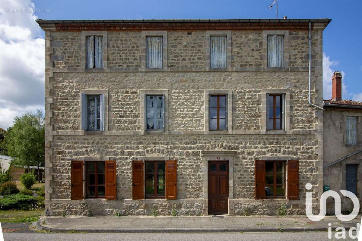 Photo 2 - Maison à VERTOLAYE