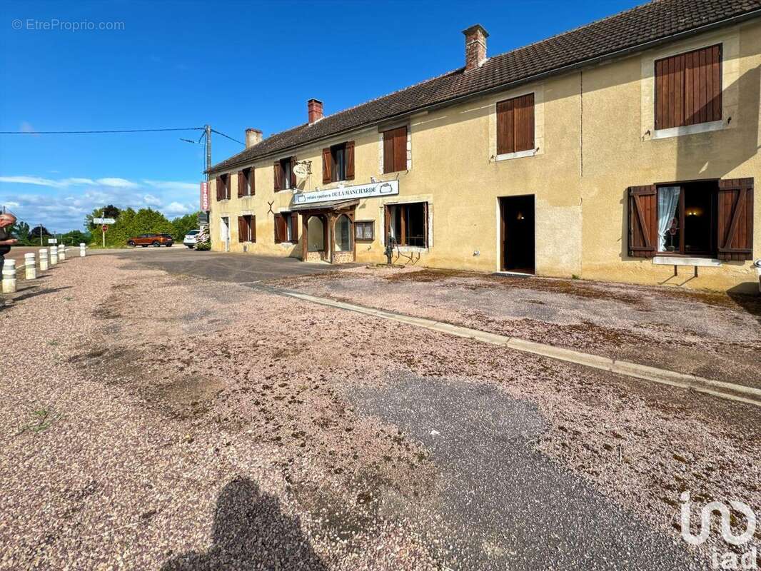 Photo 2 - Commerce à MOUTIERS-EN-PUISAYE