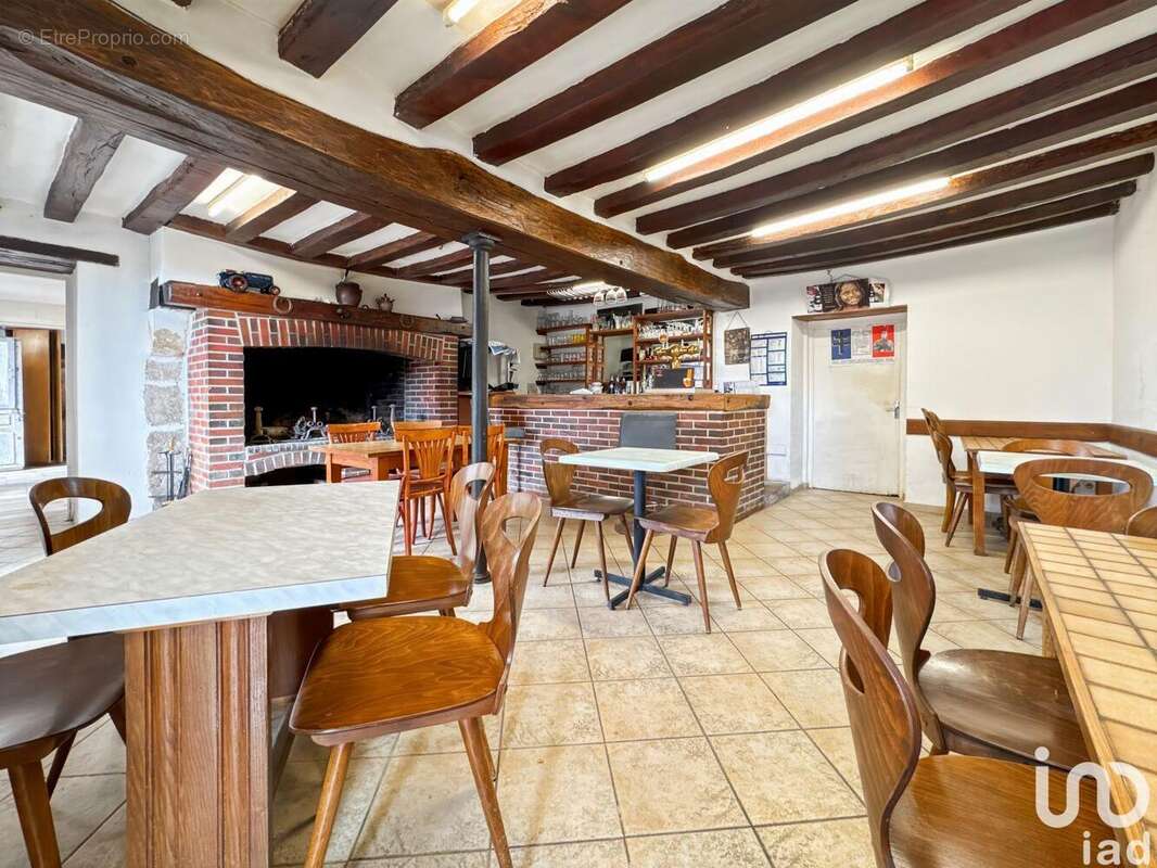 Photo 7 - Commerce à MOUTIERS-EN-PUISAYE