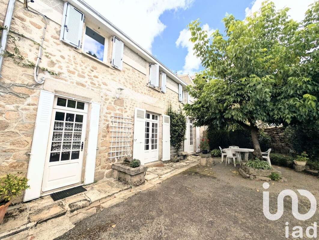 Photo 2 - Maison à LA JONCHERE-SAINT-MAURICE