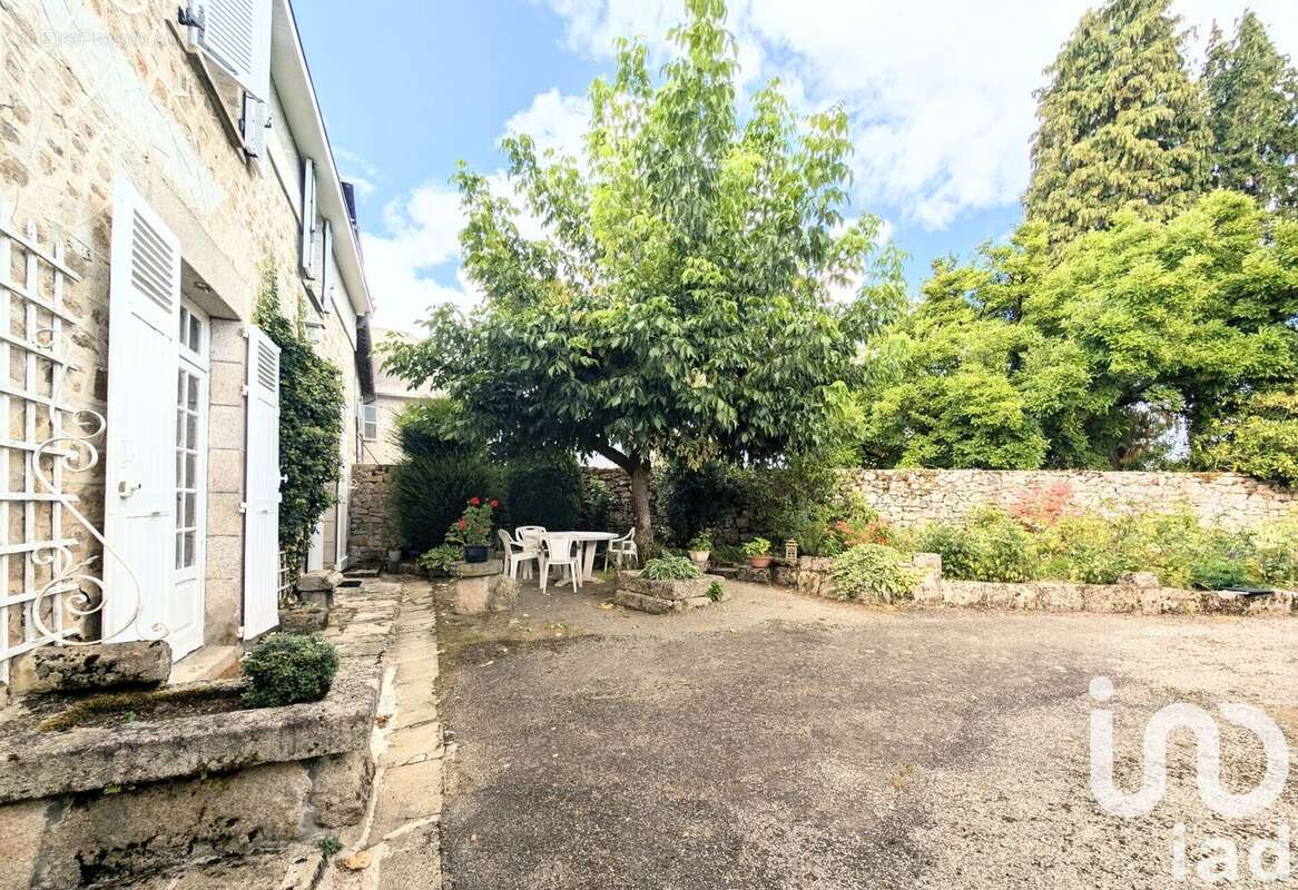 Photo 3 - Maison à LA JONCHERE-SAINT-MAURICE