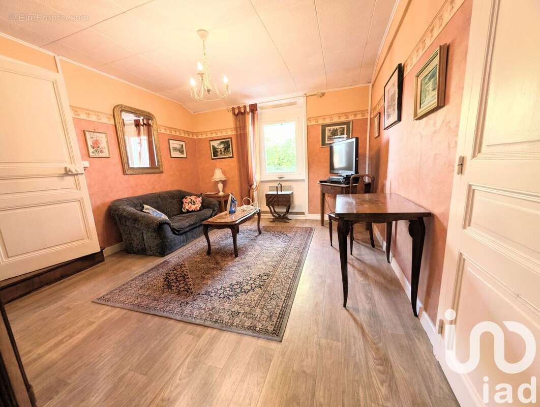 Photo 9 - Maison à LA JONCHERE-SAINT-MAURICE