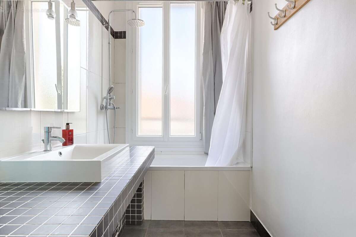 Maison à COURBEVOIE