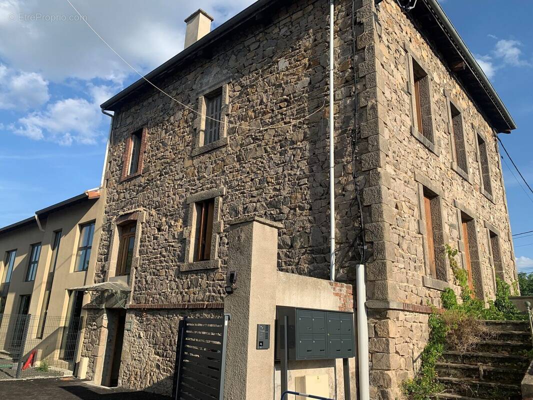 Appartement à SURY-LE-COMTAL