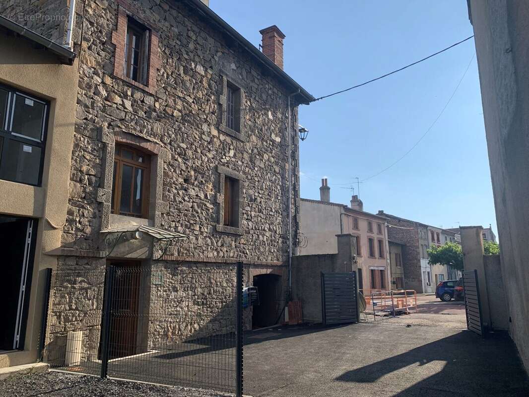 Appartement à SURY-LE-COMTAL