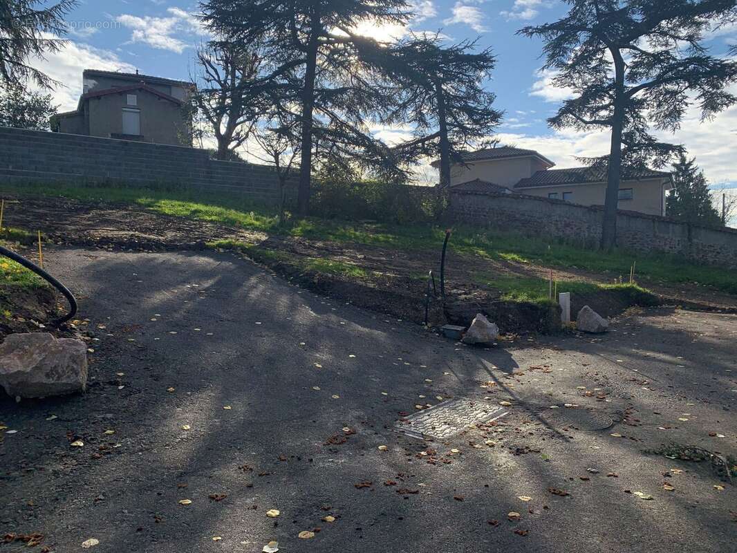 Terrain à SAINT-JUST-SAINT-RAMBERT