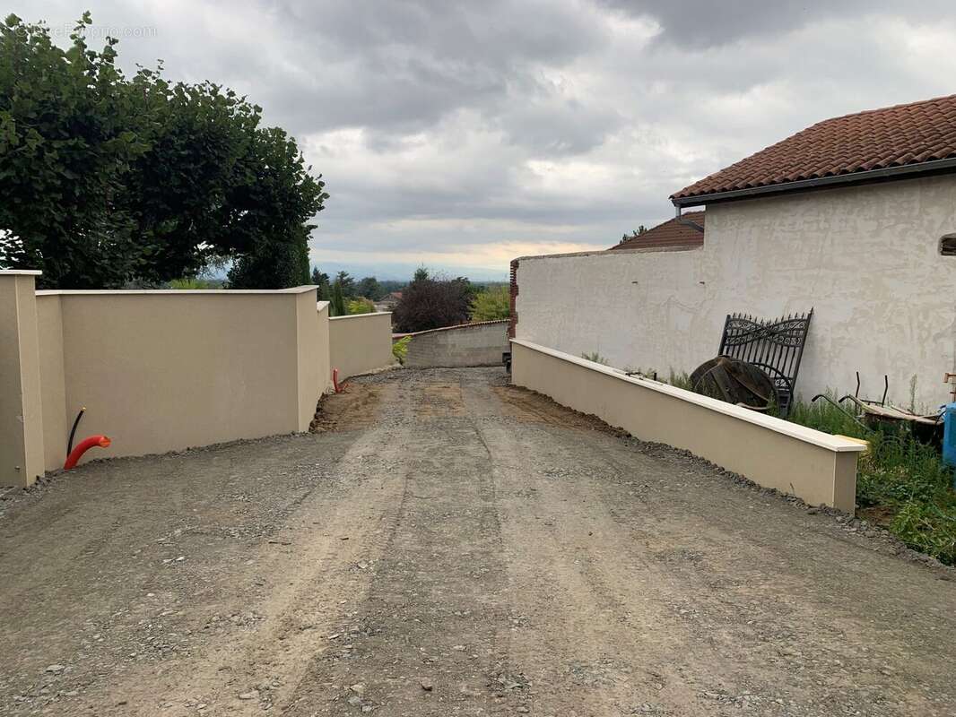 Terrain à SAINT-JUST-SAINT-RAMBERT