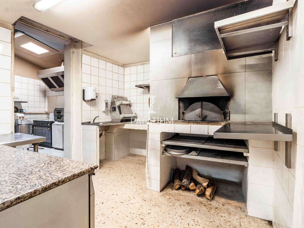 Autre à LA BASTIDE-DES-JOURDANS