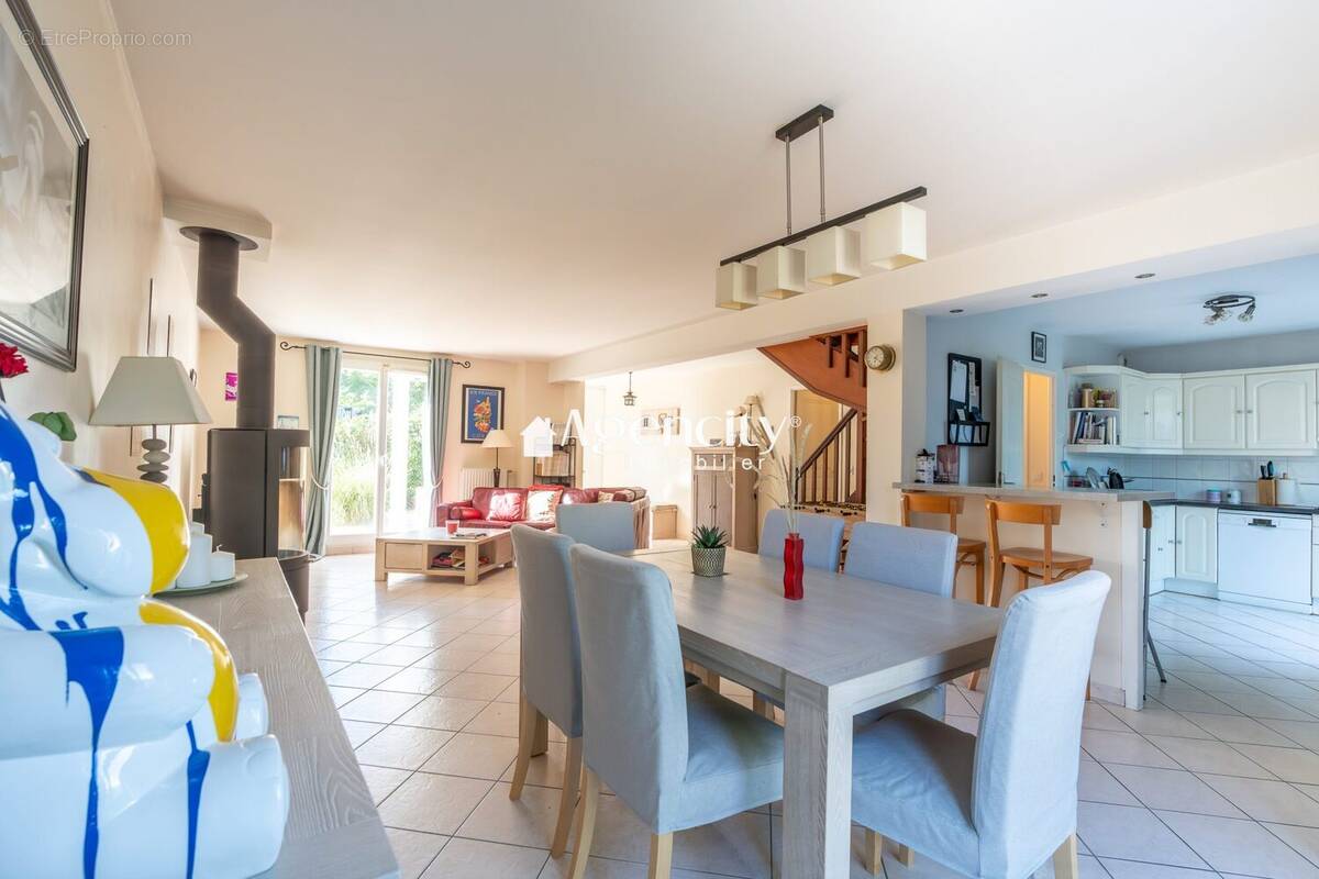 Maison à BUSSY-SAINT-GEORGES