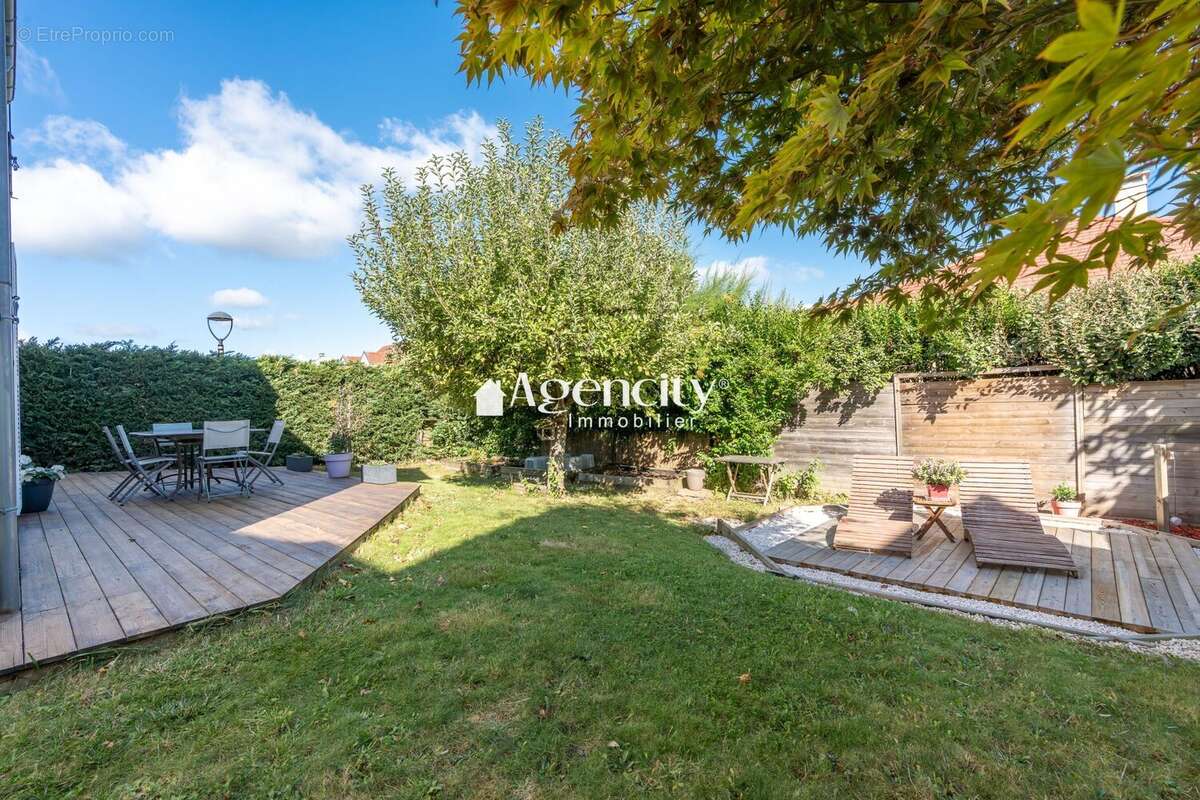 Maison à BUSSY-SAINT-GEORGES