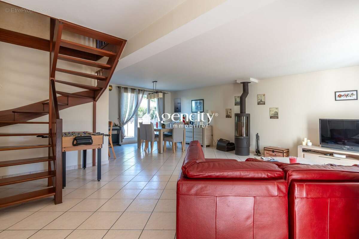 Maison à BUSSY-SAINT-GEORGES