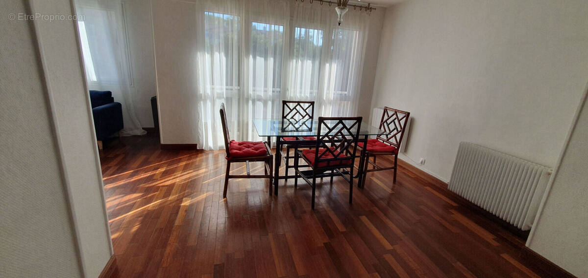 Appartement à LA CELLE-SAINT-CLOUD