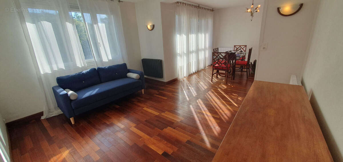 Appartement à LA CELLE-SAINT-CLOUD