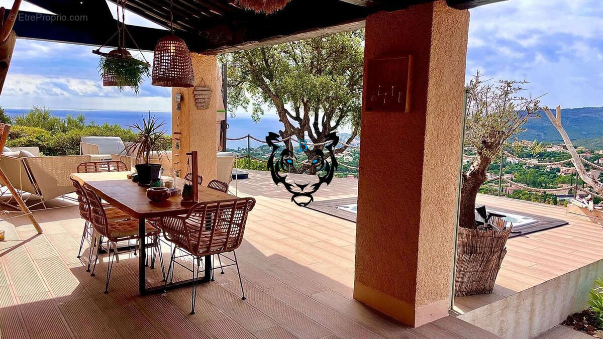 Maison à LES ISSAMBRES