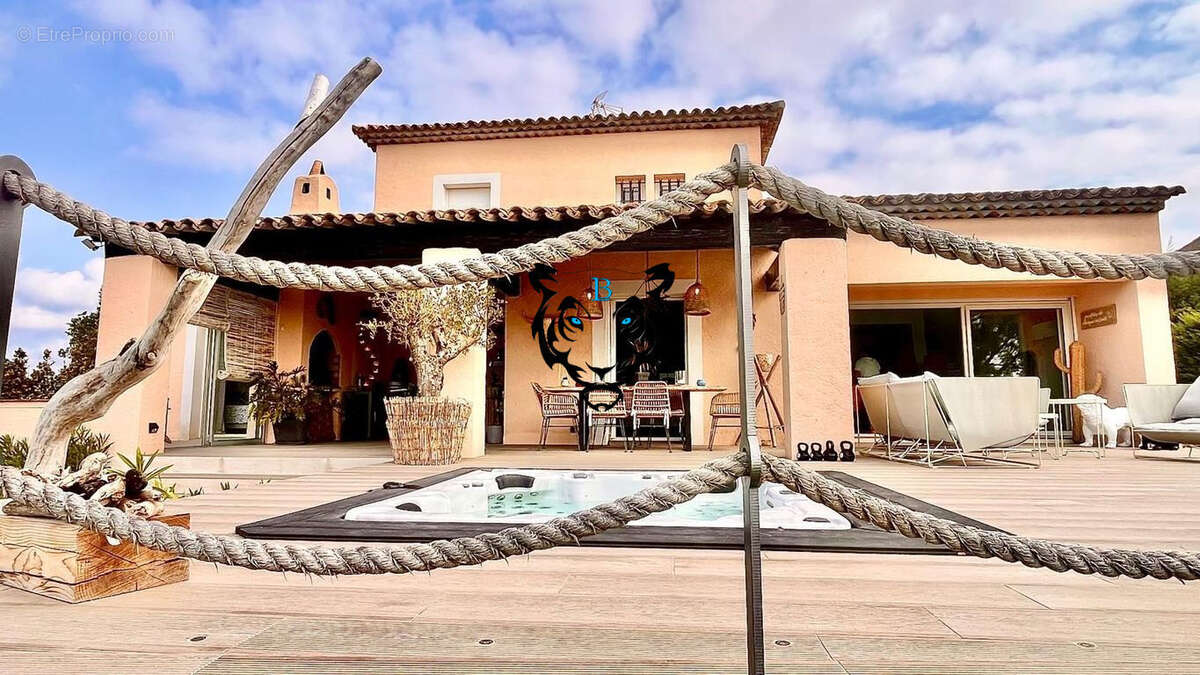 Maison à LES ISSAMBRES