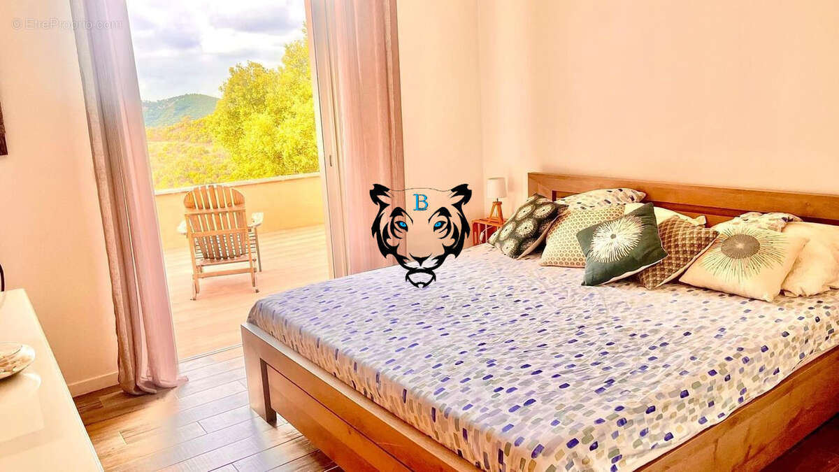 Maison à LES ISSAMBRES