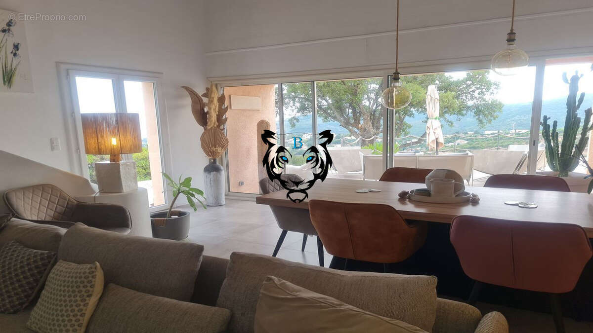 Maison à LES ISSAMBRES