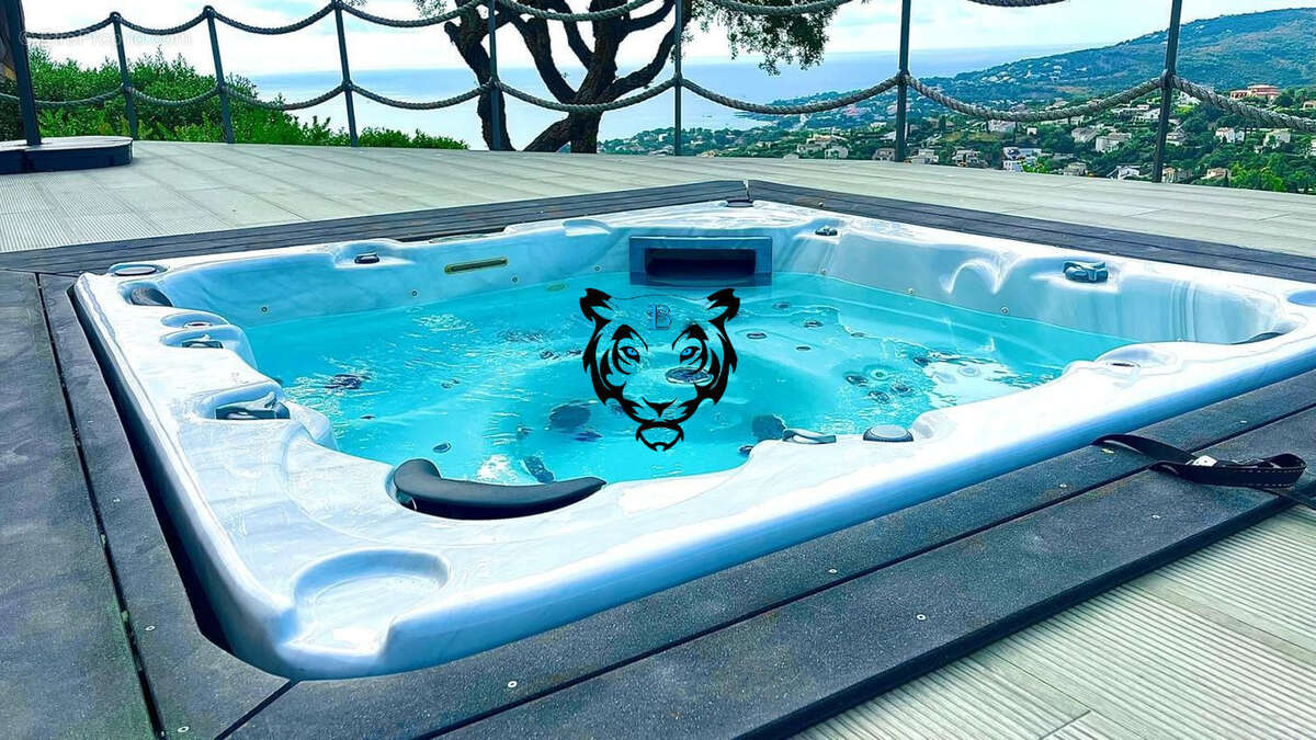 Maison à LES ISSAMBRES