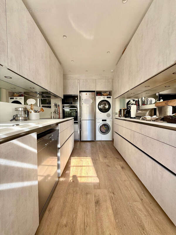 Appartement à LEVALLOIS-PERRET