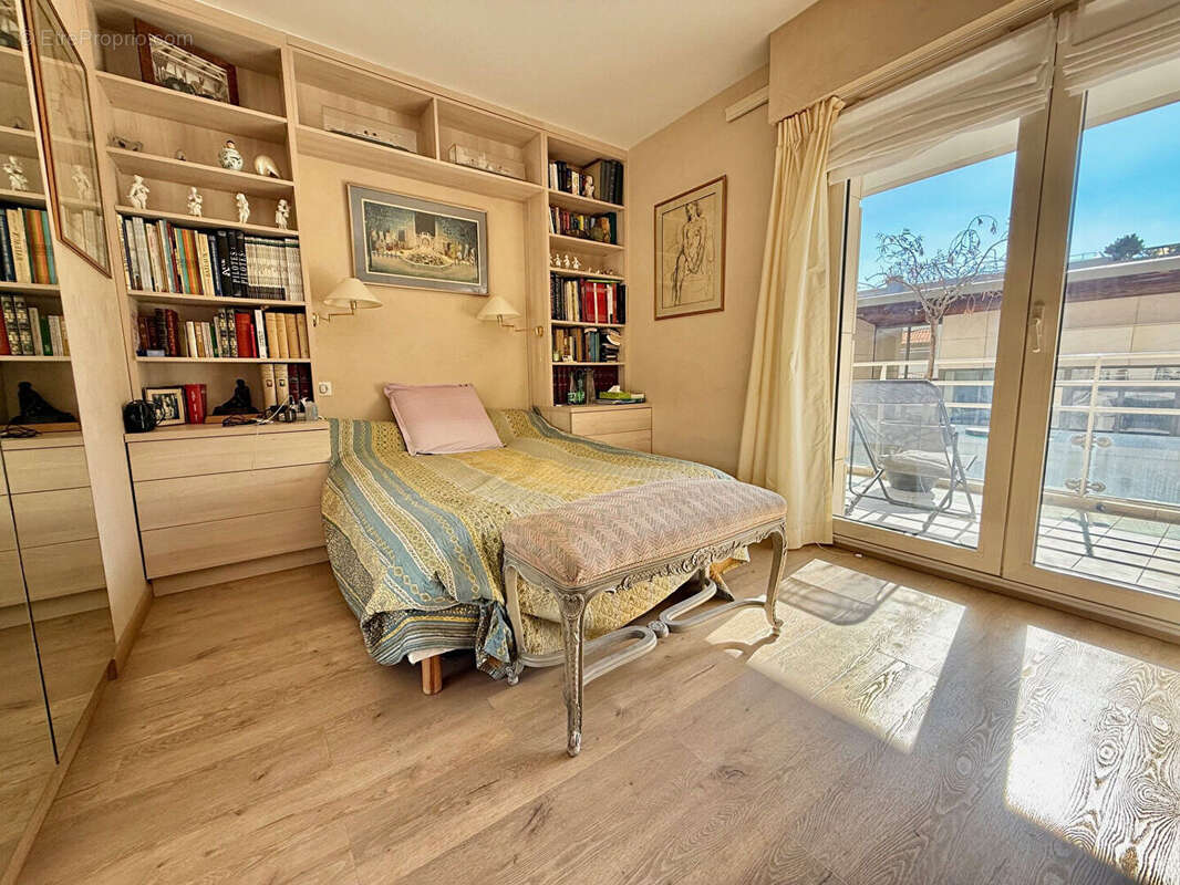 Appartement à LEVALLOIS-PERRET