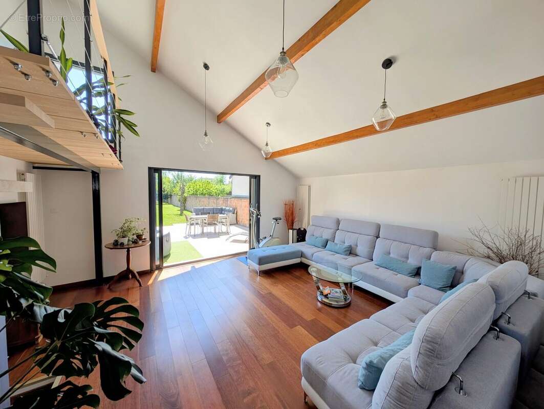 Maison à LE MESNIL-SAINT-DENIS