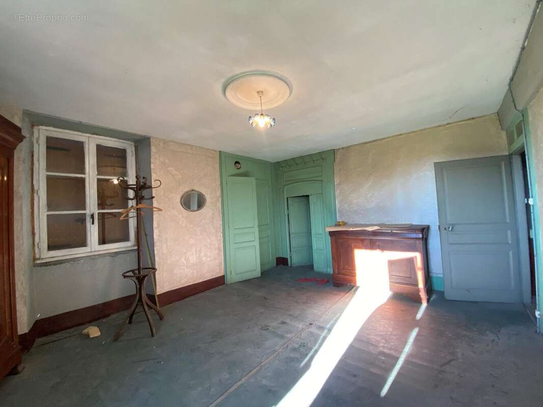 Maison à COMPREIGNAC