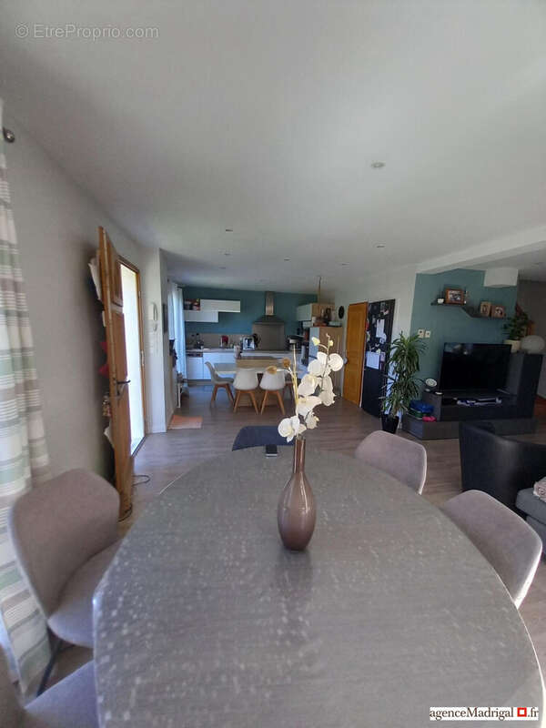 Maison à SAINT-GEOIRE-EN-VALDAINE