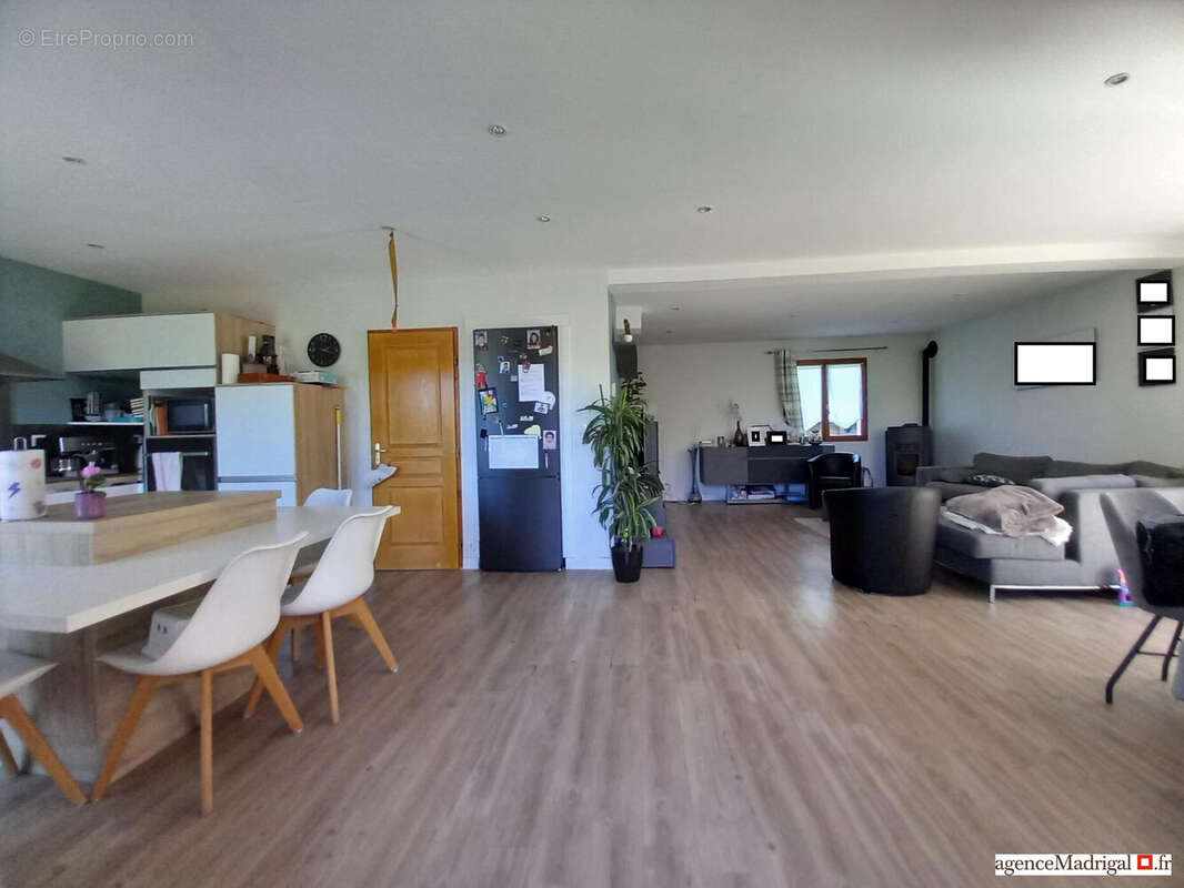 Maison à SAINT-GEOIRE-EN-VALDAINE