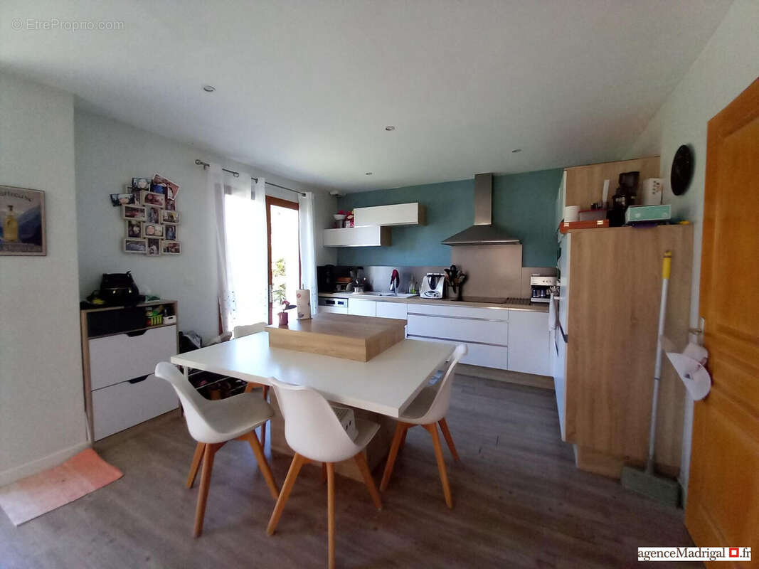 Maison à SAINT-GEOIRE-EN-VALDAINE