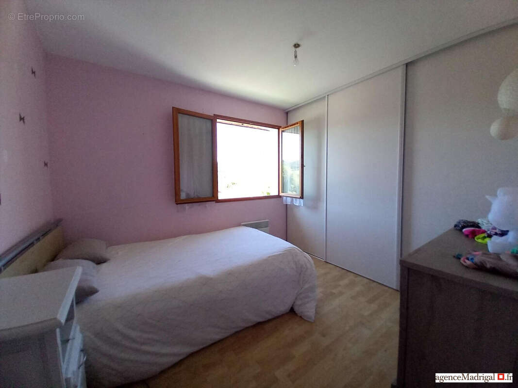 Maison à SAINT-GEOIRE-EN-VALDAINE