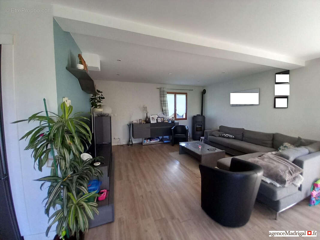 Maison à SAINT-GEOIRE-EN-VALDAINE