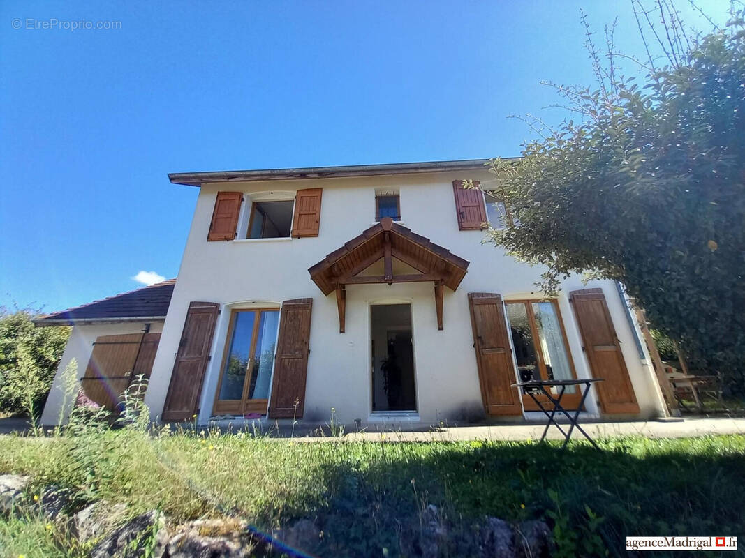 Maison à SAINT-GEOIRE-EN-VALDAINE
