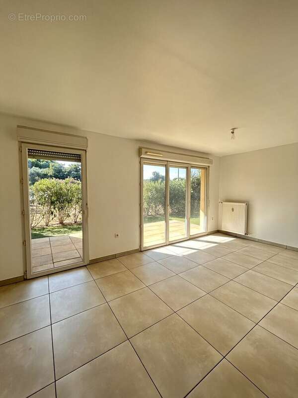 Appartement à LE MUY