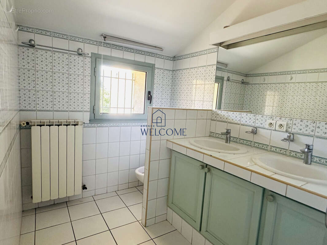 Maison à BAGNOLS-SUR-CEZE