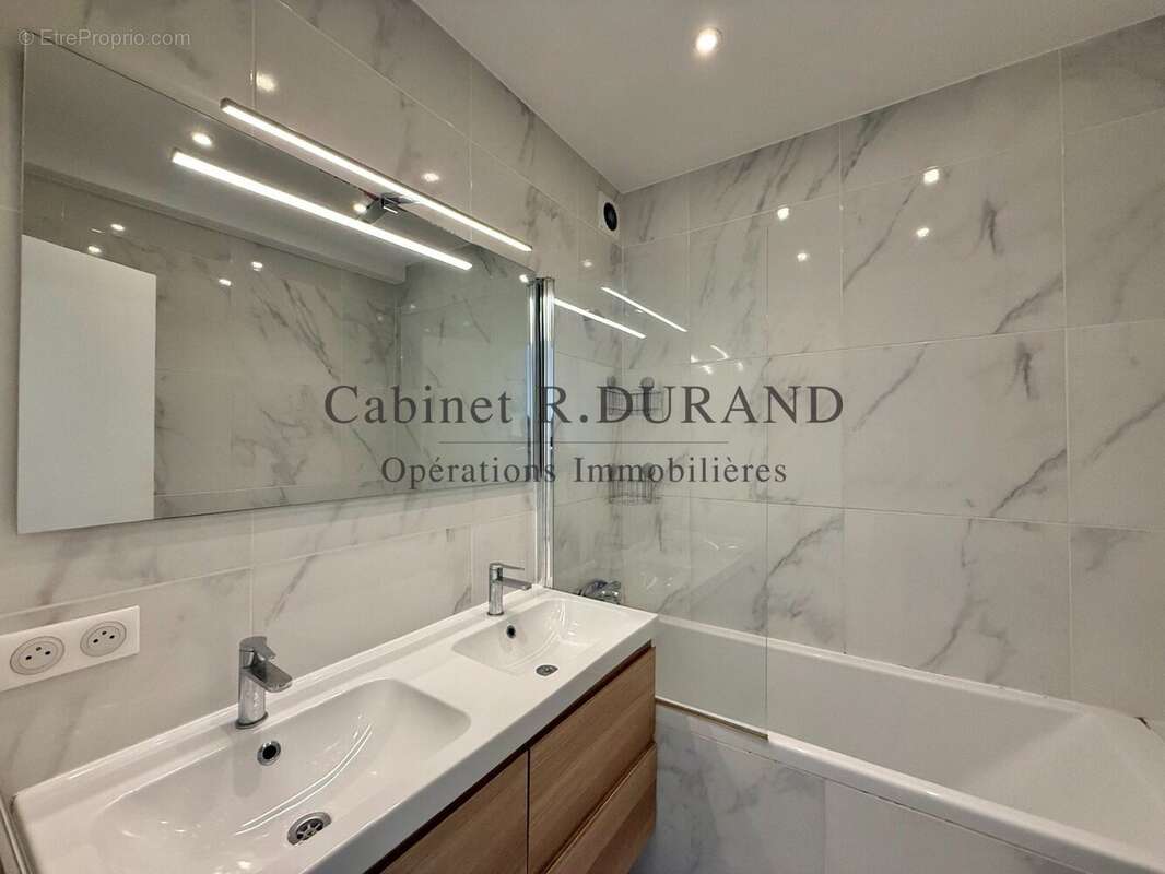 Appartement à COURBEVOIE