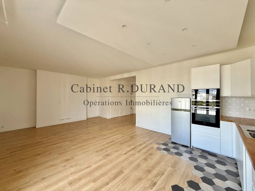 Appartement à COURBEVOIE