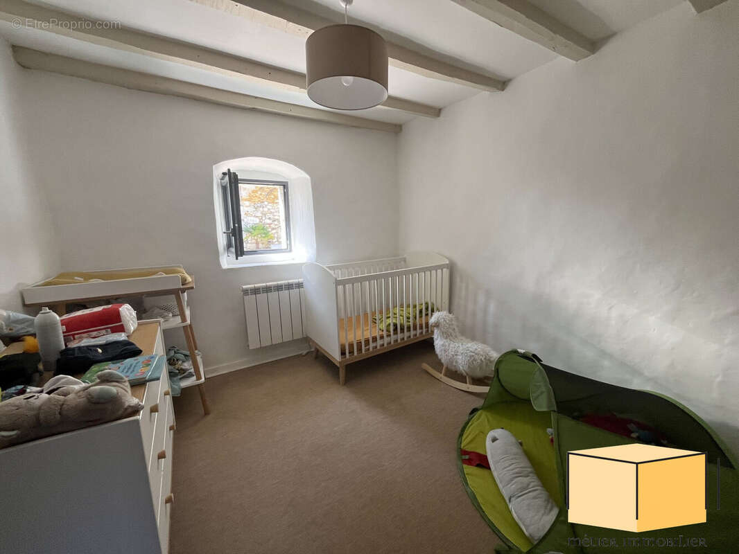 Maison à LA CHAPELLE-DU-MONT-DU-CHAT