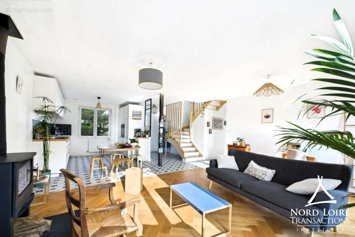 Maison à SAINTE-LUCE-SUR-LOIRE