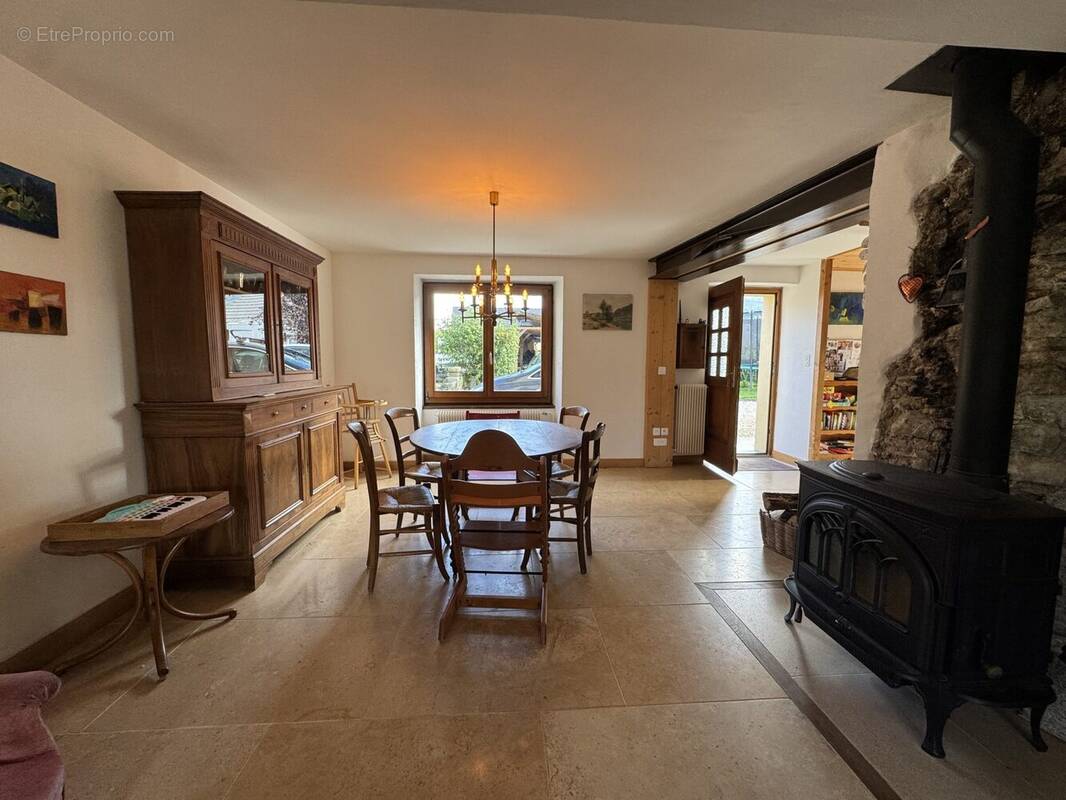 Maison à LA ROCHE-SUR-FORON