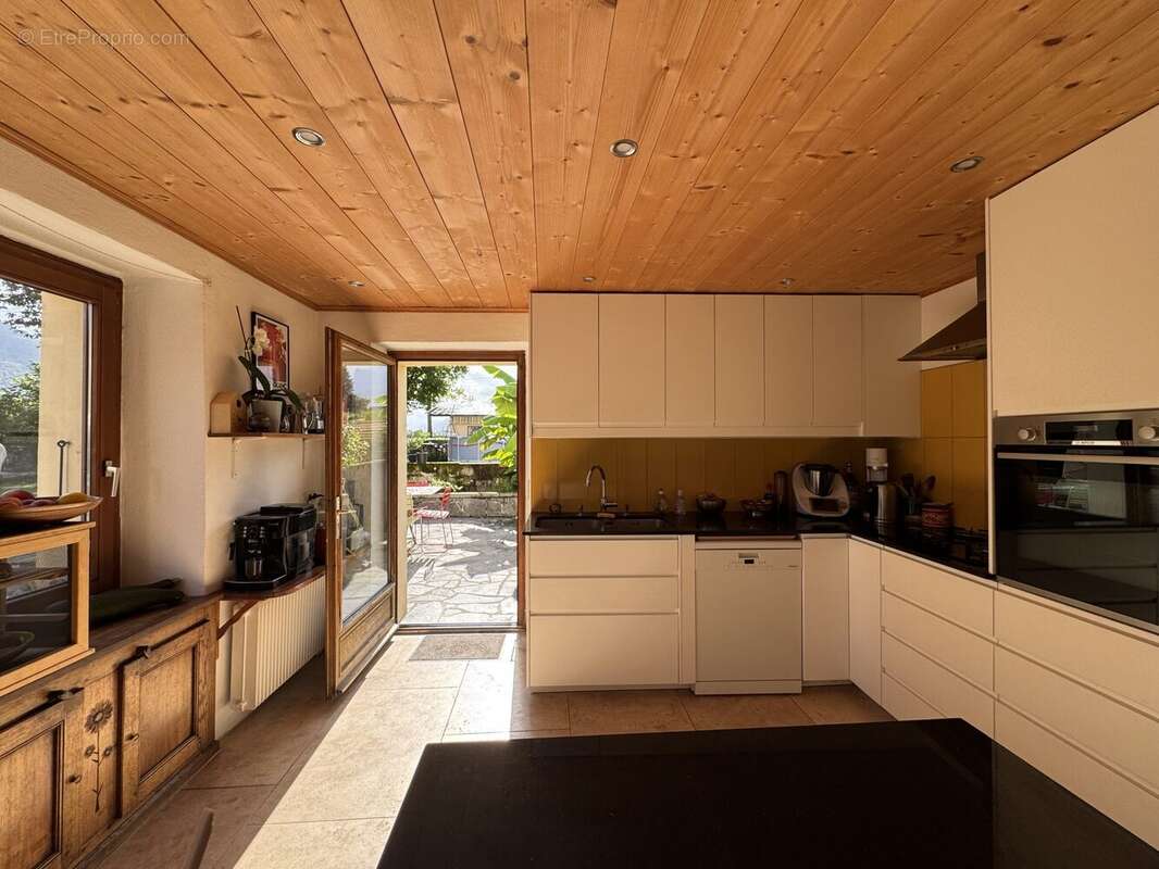 Maison à LA ROCHE-SUR-FORON