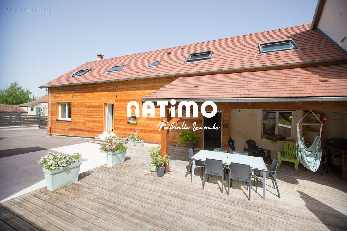 Maison à MONTIGNY-MONTFORT