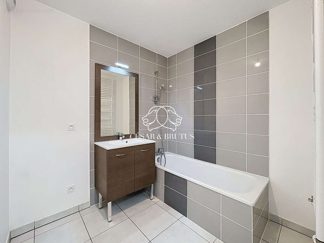 Appartement à SATHONAY-CAMP