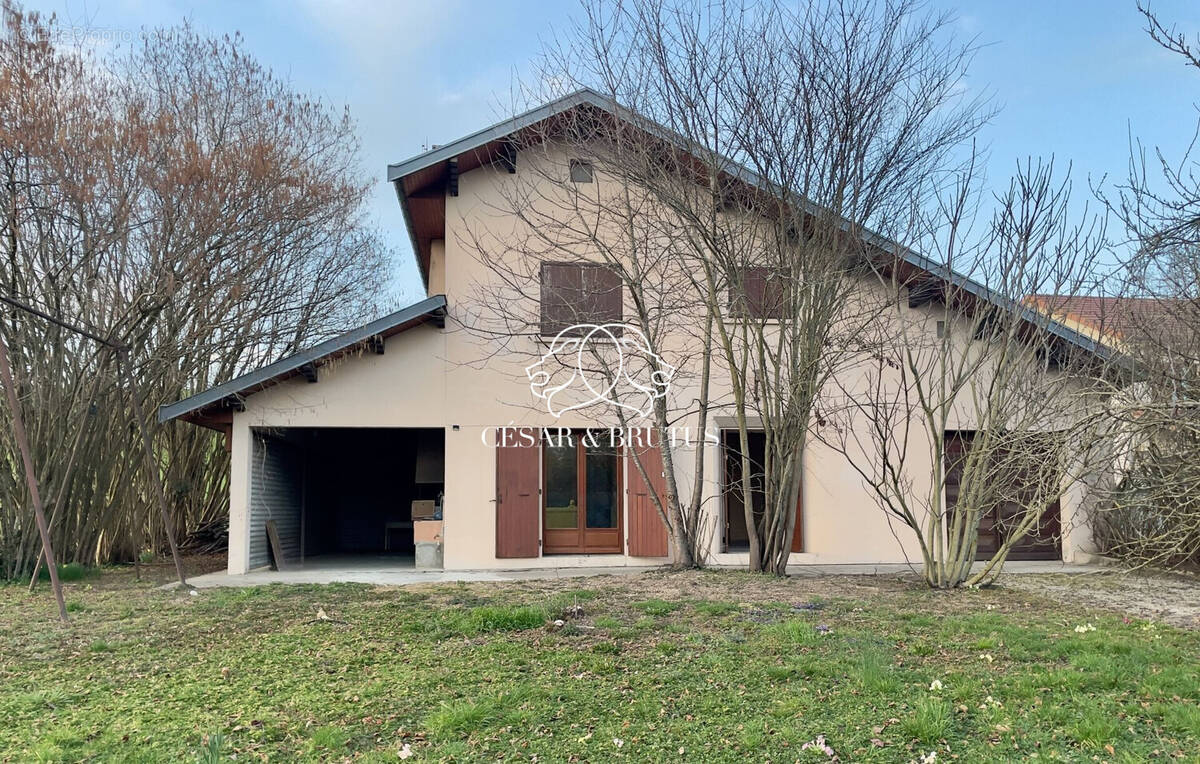 Maison à LA TOUR-DU-PIN