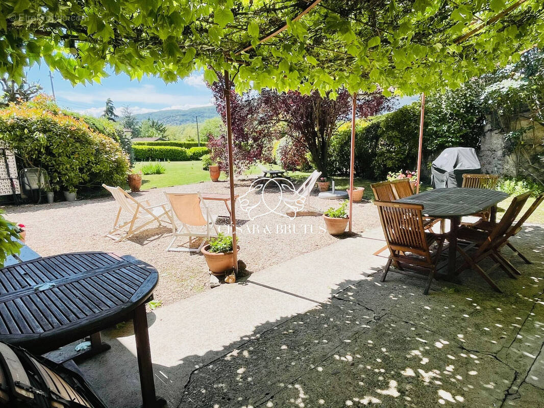 Maison à FLEURIEU-SUR-SAONE