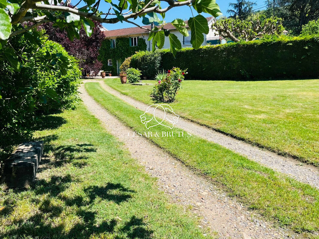 Maison à FLEURIEU-SUR-SAONE