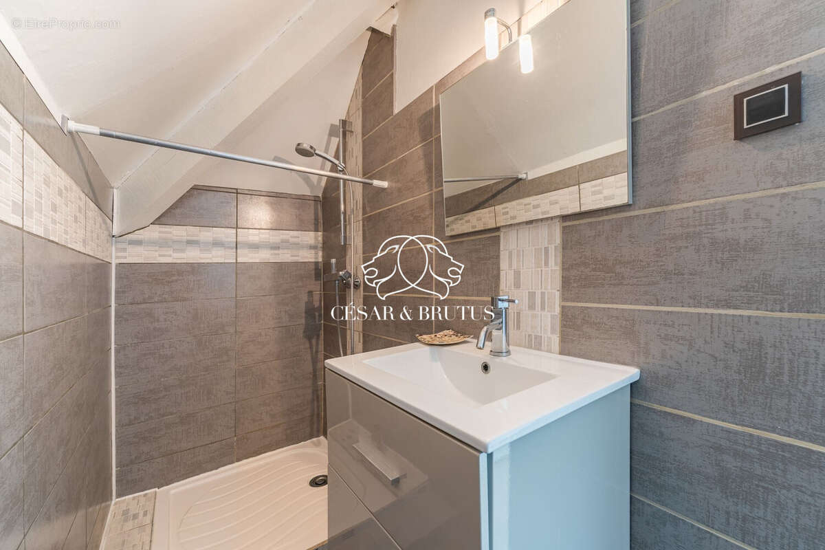 Maison à LA TOUR-DU-PIN