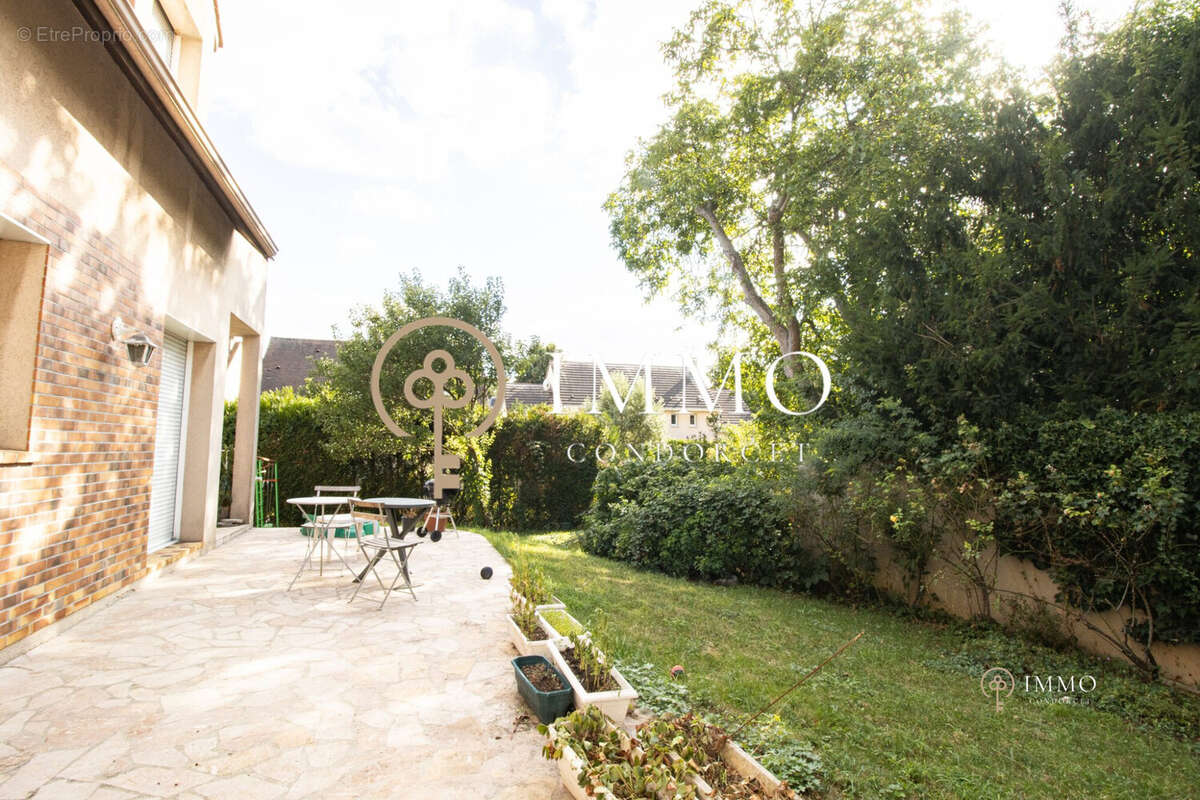 Maison à L&#039;HAY-LES-ROSES