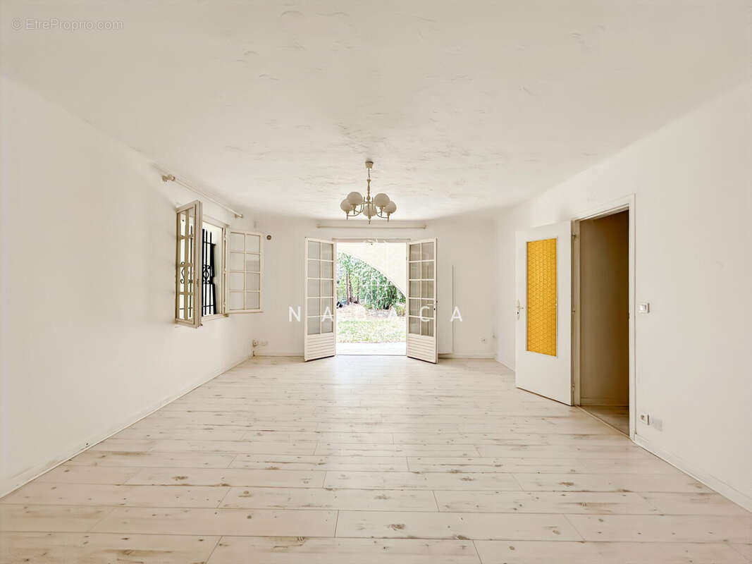 Maison à MONTAUROUX